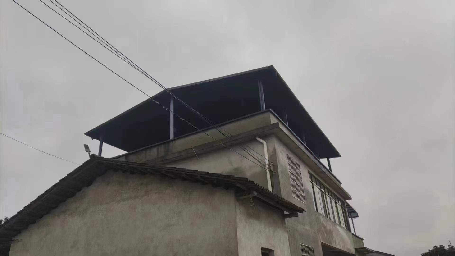 海口美兰区自建房老房的屋顶加装铝合金隔热