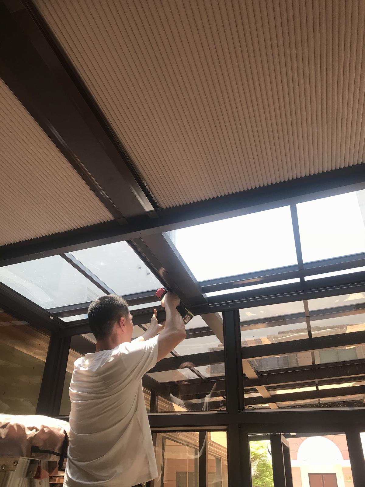 雨棚安装蜂巢帘