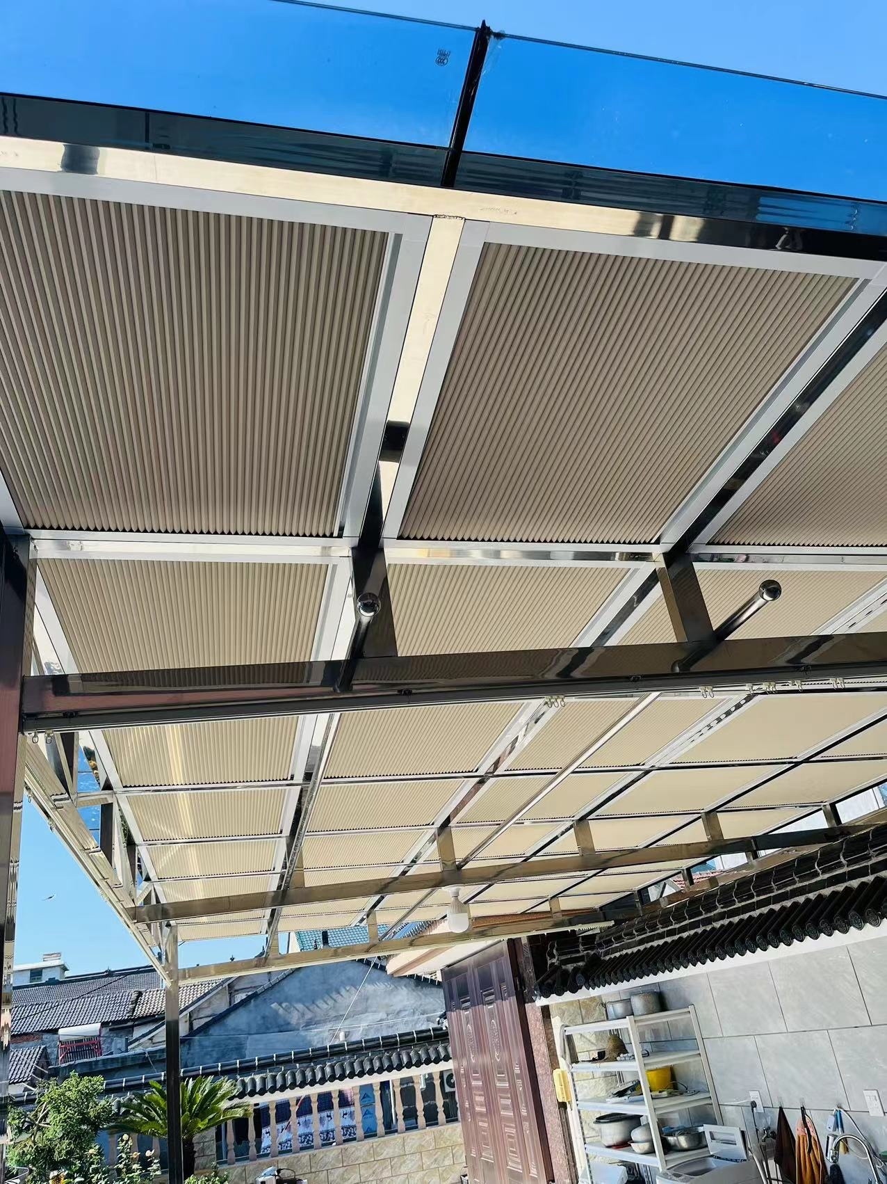 雨棚安装中空蜂巢帘后