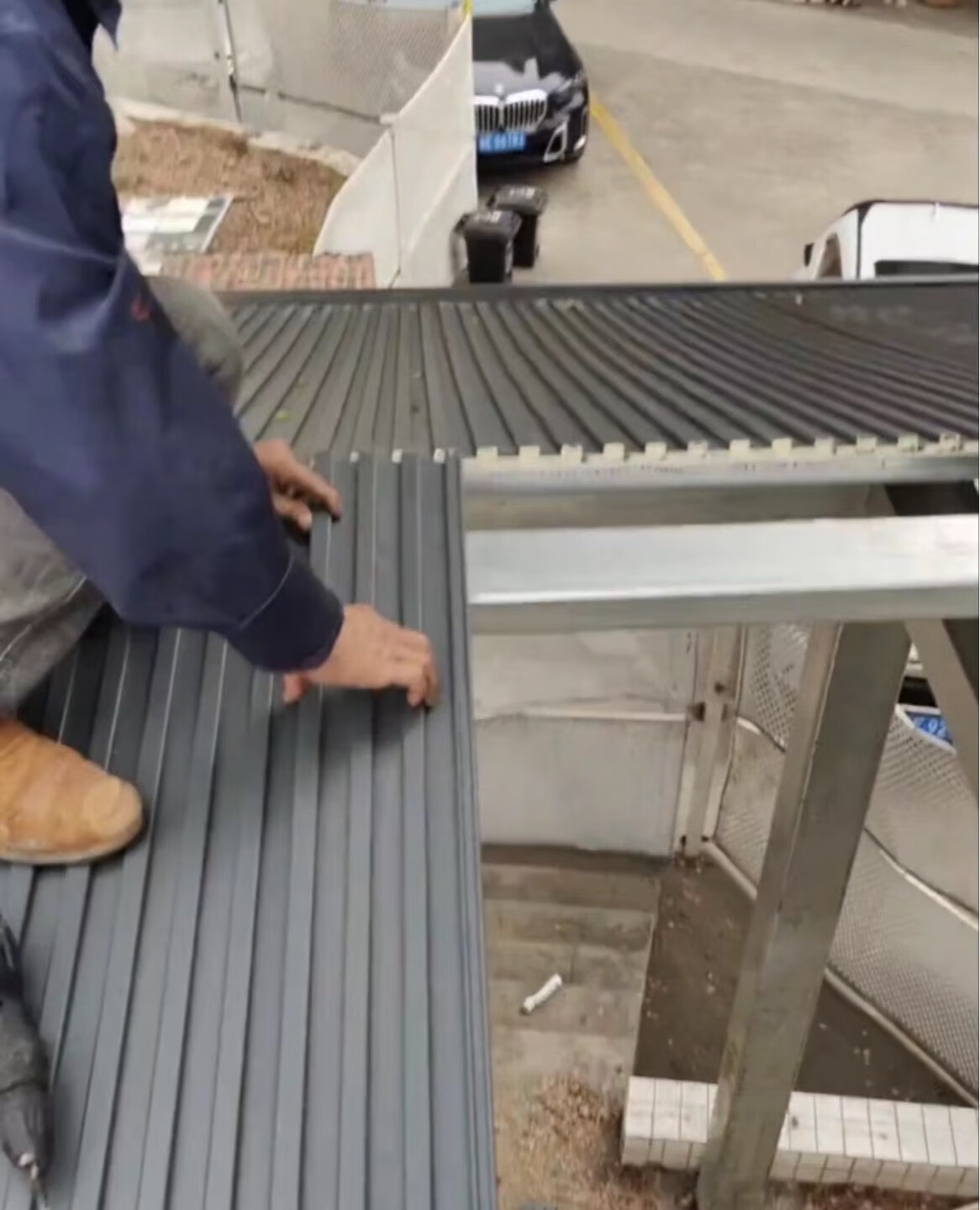 雨棚更换隔热长城板