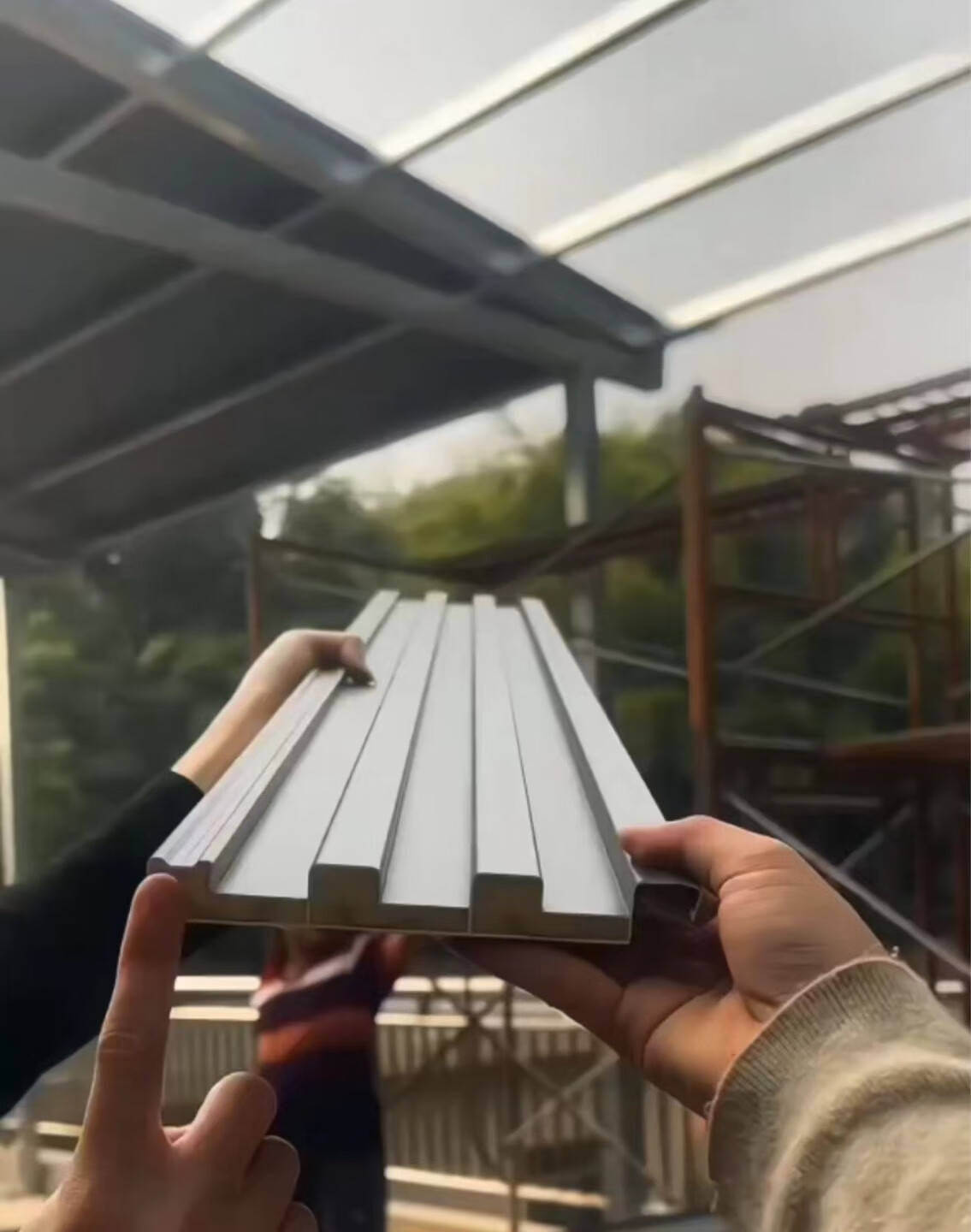 长城板型材安装现场