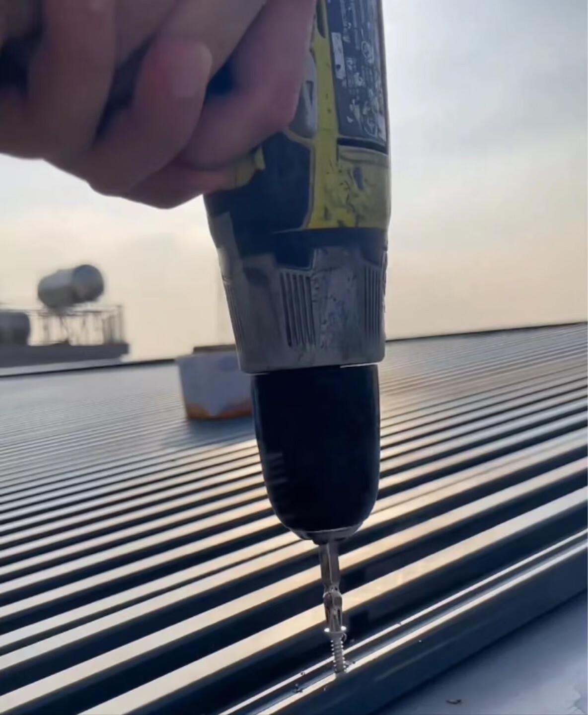 长城板型材安装现场