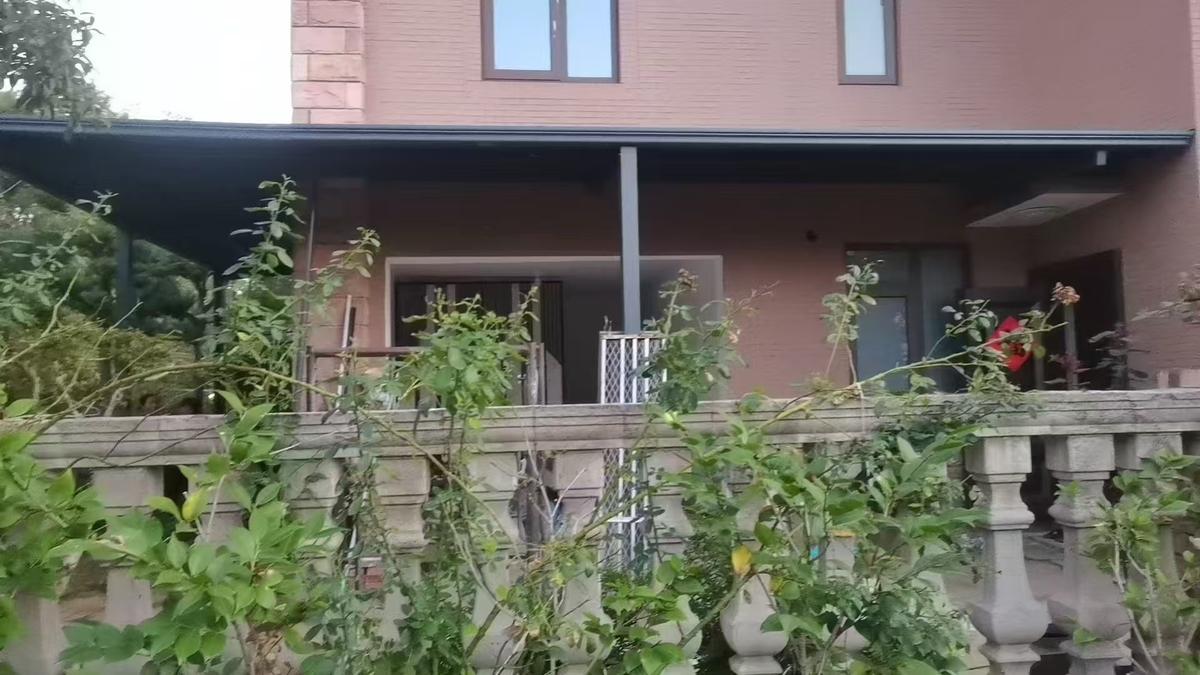海南别墅入户铝合金平顶雨棚安装 打造实用美观的户外空间