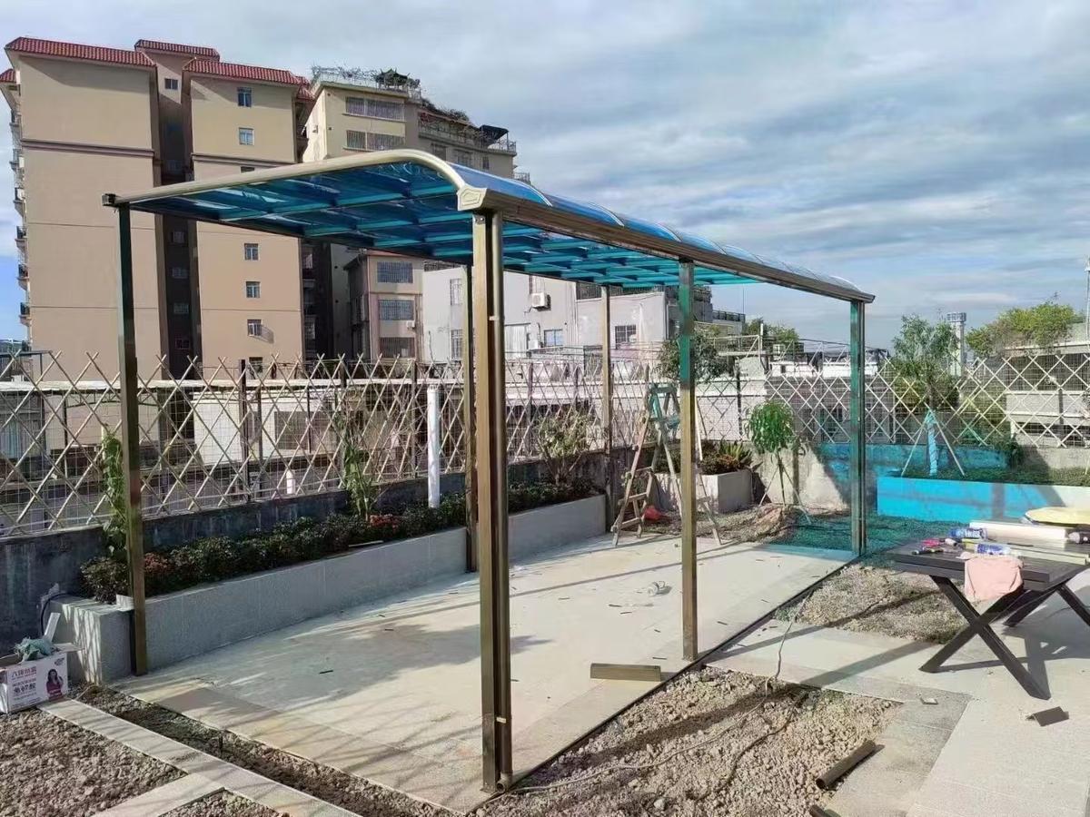 蓝色耐力板雨棚 蓝色耐力板雨棚