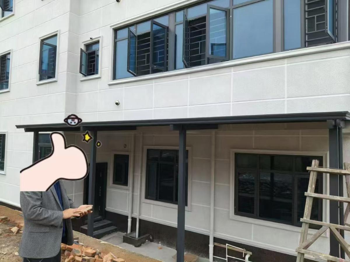 海口美兰区自建房长城板雨棚安装