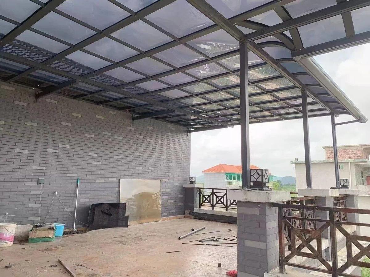 海口美兰江东新区屋顶露台耐力板雨棚