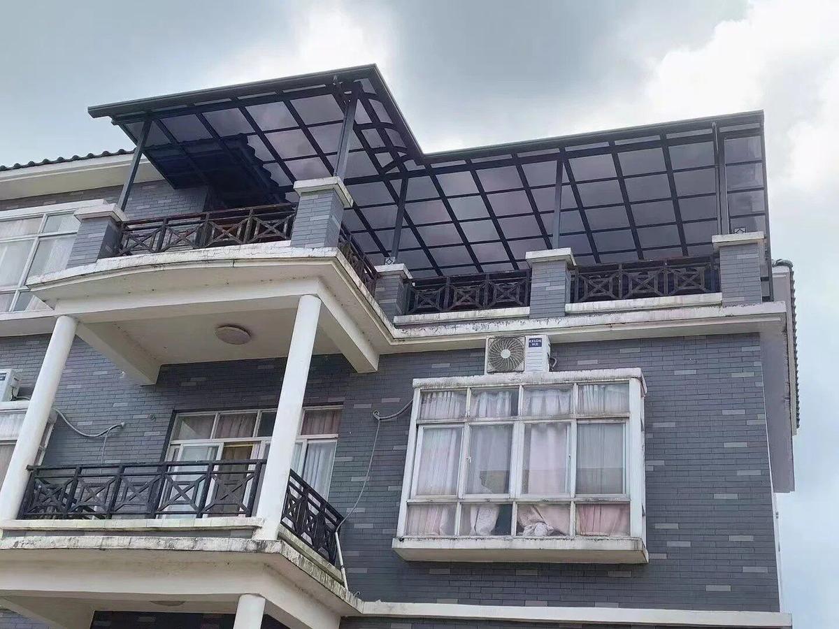 海口美兰江东新区屋顶露台耐力板雨棚
