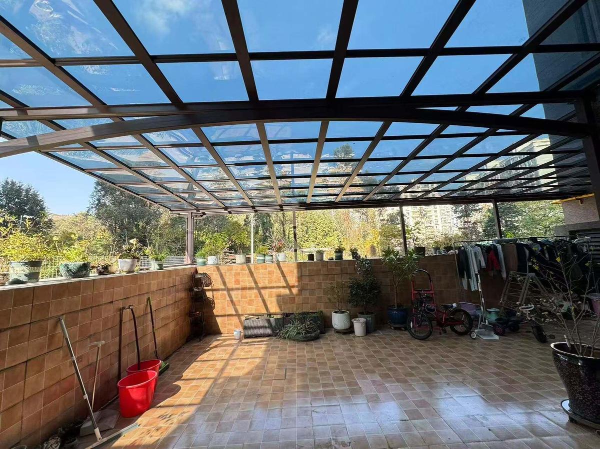 海口美兰高层建筑露台耐力板雨棚