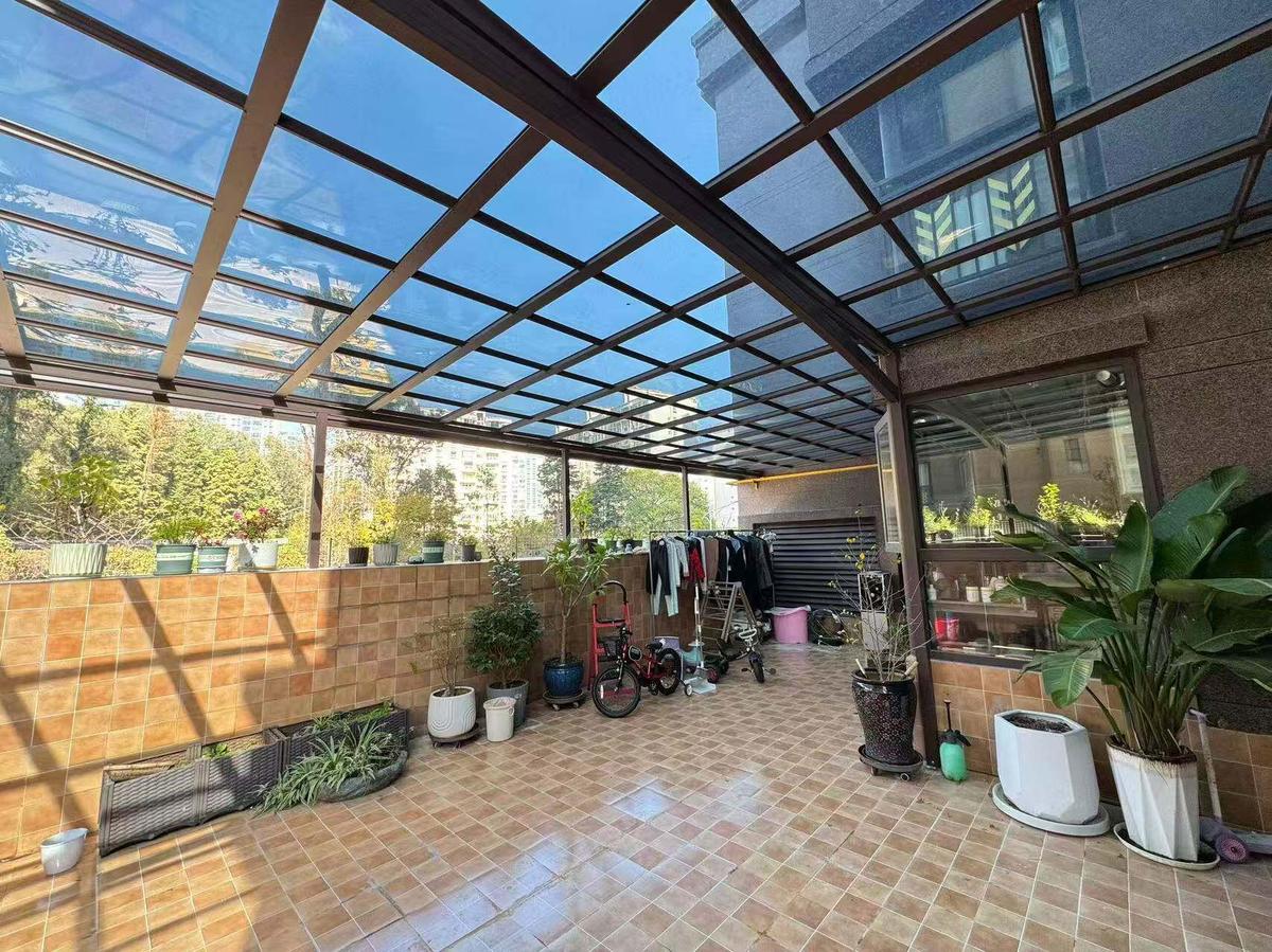 海口美兰高层建筑露台耐力板雨棚