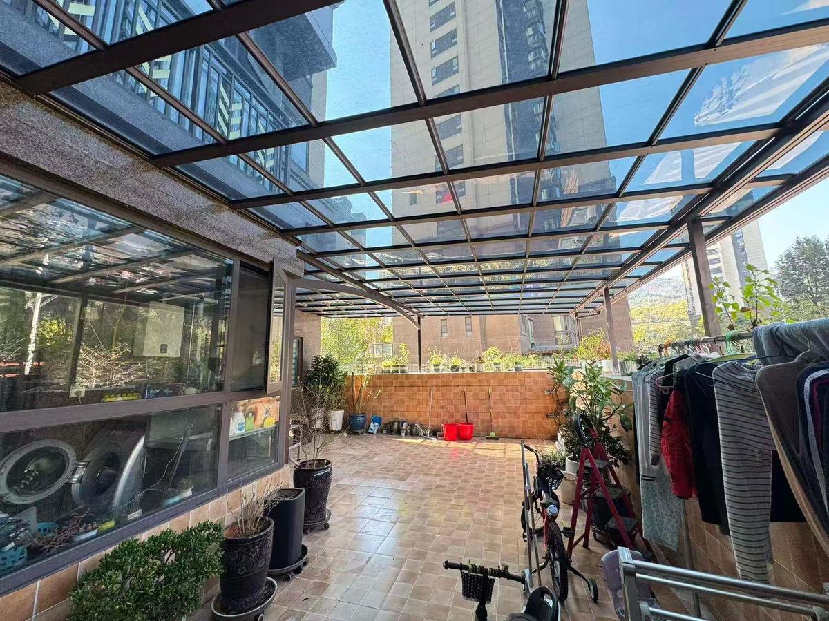 海口美兰高层建筑露台耐力板雨棚